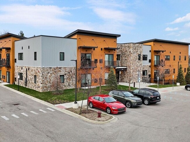 Building Photo - 1401 S Rochester Rd