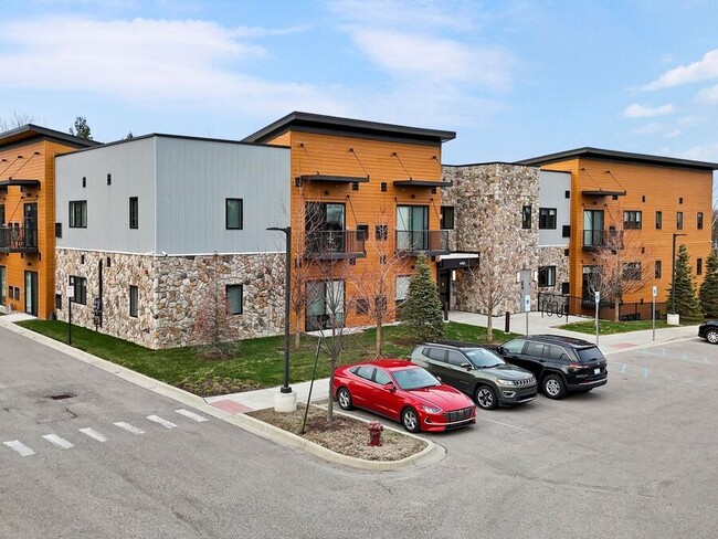 Building Photo - 1401 S Rochester Rd