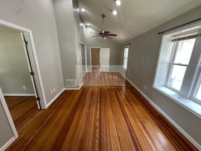 Foto del edificio - 4621 Terrace St