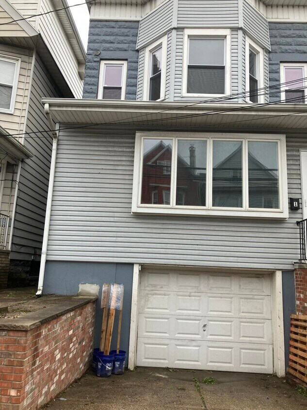Primary Photo - 124 W 27th St