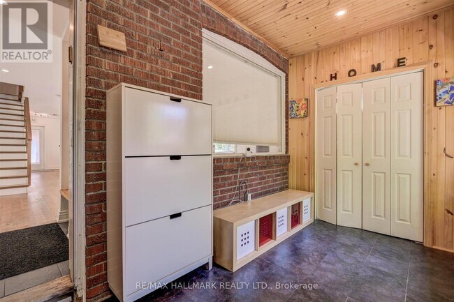 Building Photo - 301 Silver Birch Ave