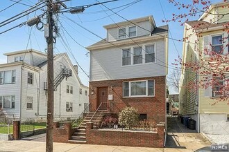 Building Photo - 171 Highland Ave