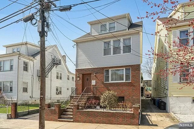 Building Photo - 171 Highland Ave
