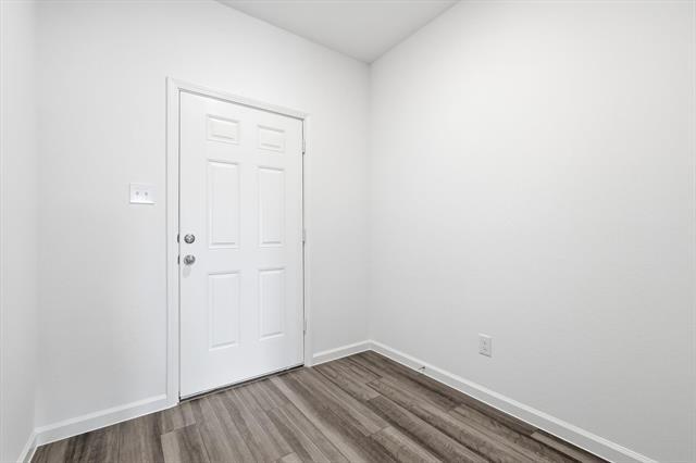 Building Photo - 2120 Mdw Pk Dr