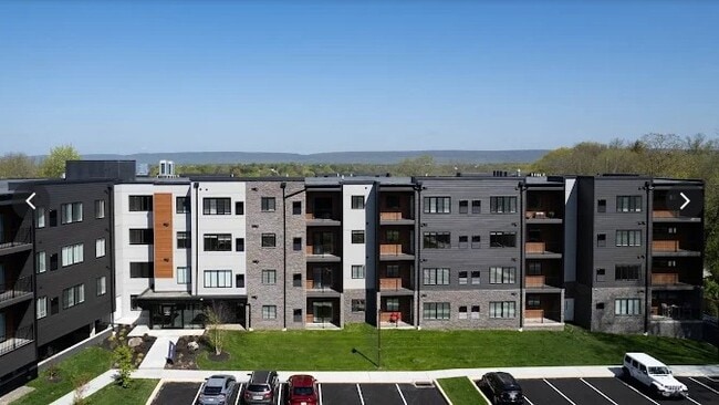 Building Photo - The Flats at Hampden