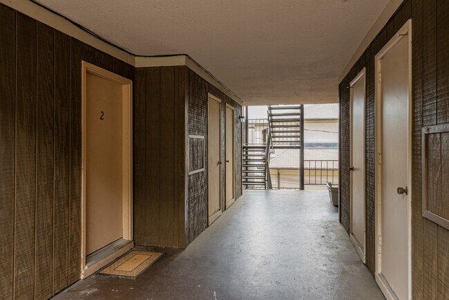 Foto del edificio - 3210 Orleans Dr