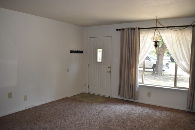 Foto del edificio - 7117 Pleasants Valley Rd