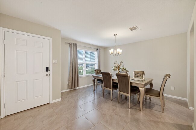 Foto del edificio - 8007 Carillon Way