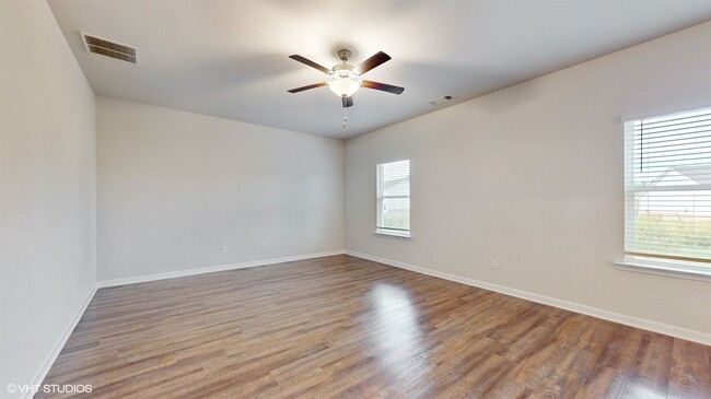 Building Photo - 3302 Bridgewood Dr