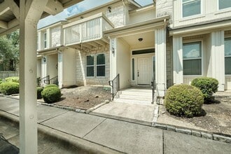 Building Photo - 2215 Dry Creek Dr