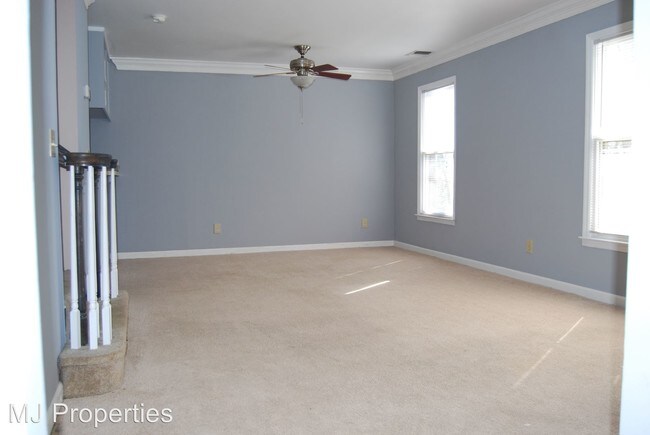 Building Photo - 3013 Live Oak Ln SW