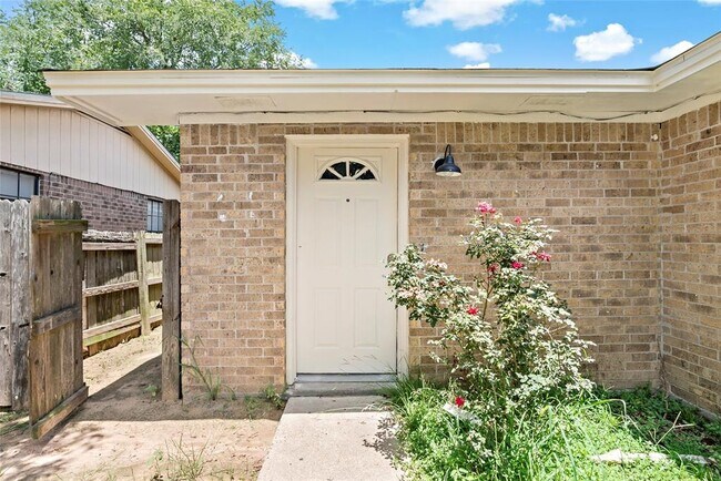 Building Photo - 2809 Sprucewood St
