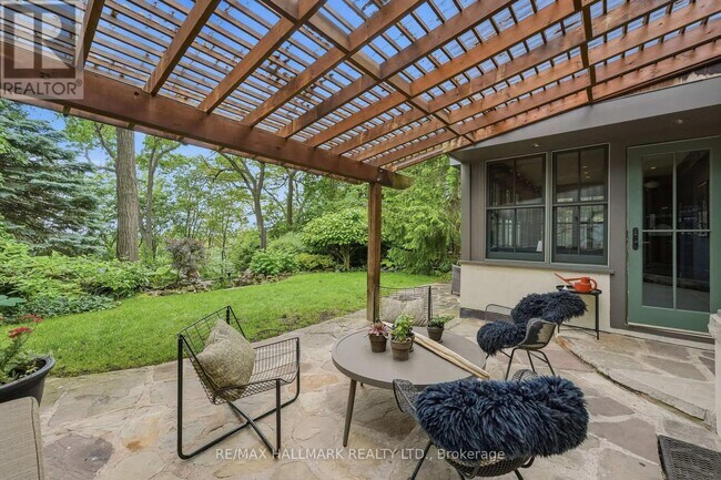 Building Photo - 31 Glen Oak Dr