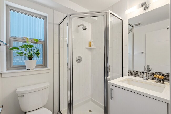Foto del edificio - 9528B 8th Ave NW