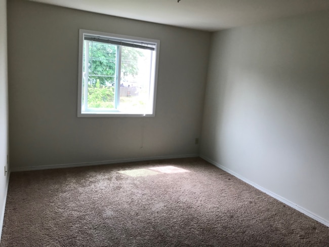 Building Photo - 4220 S 164th St