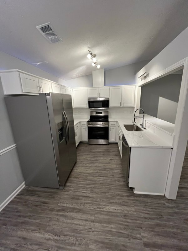 Foto del edificio - 7801 Cross Tie Dr