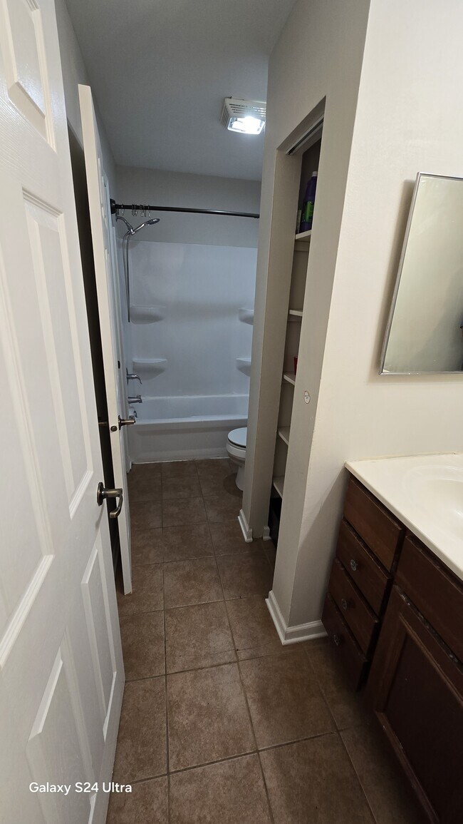 Foto del edificio - 593 East Ave