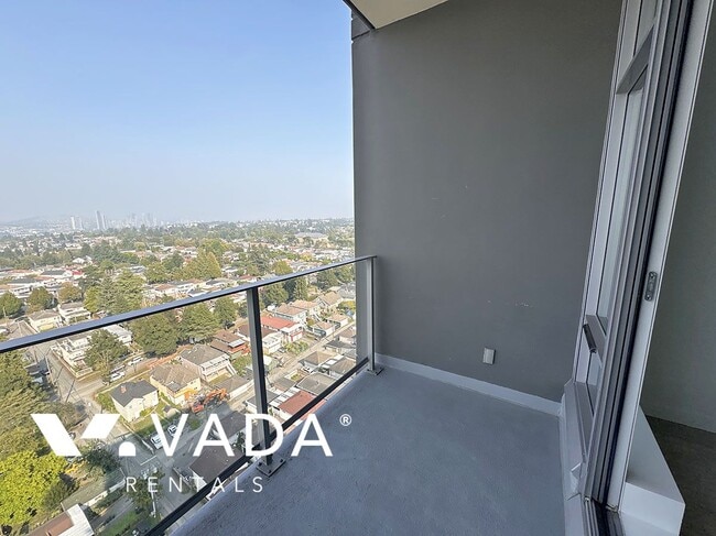 Building Photo - 2300 Kingsway 1 Bedroom Apartment Rental 2...