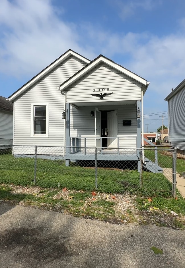 Building Photo - 2309 Elbe Ave