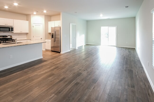 Building Photo - 120 S Reindeer Rd