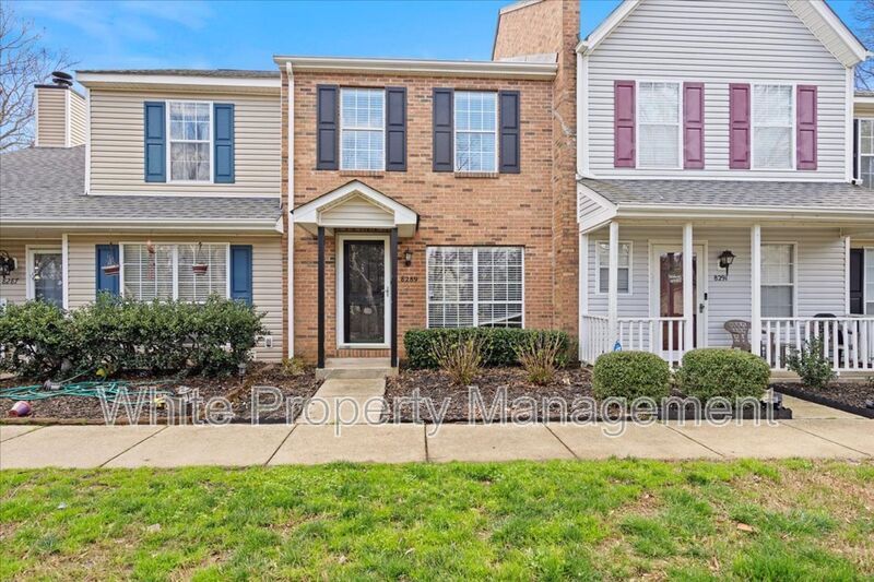 Foto principal - 8289 Golf Ridge Dr