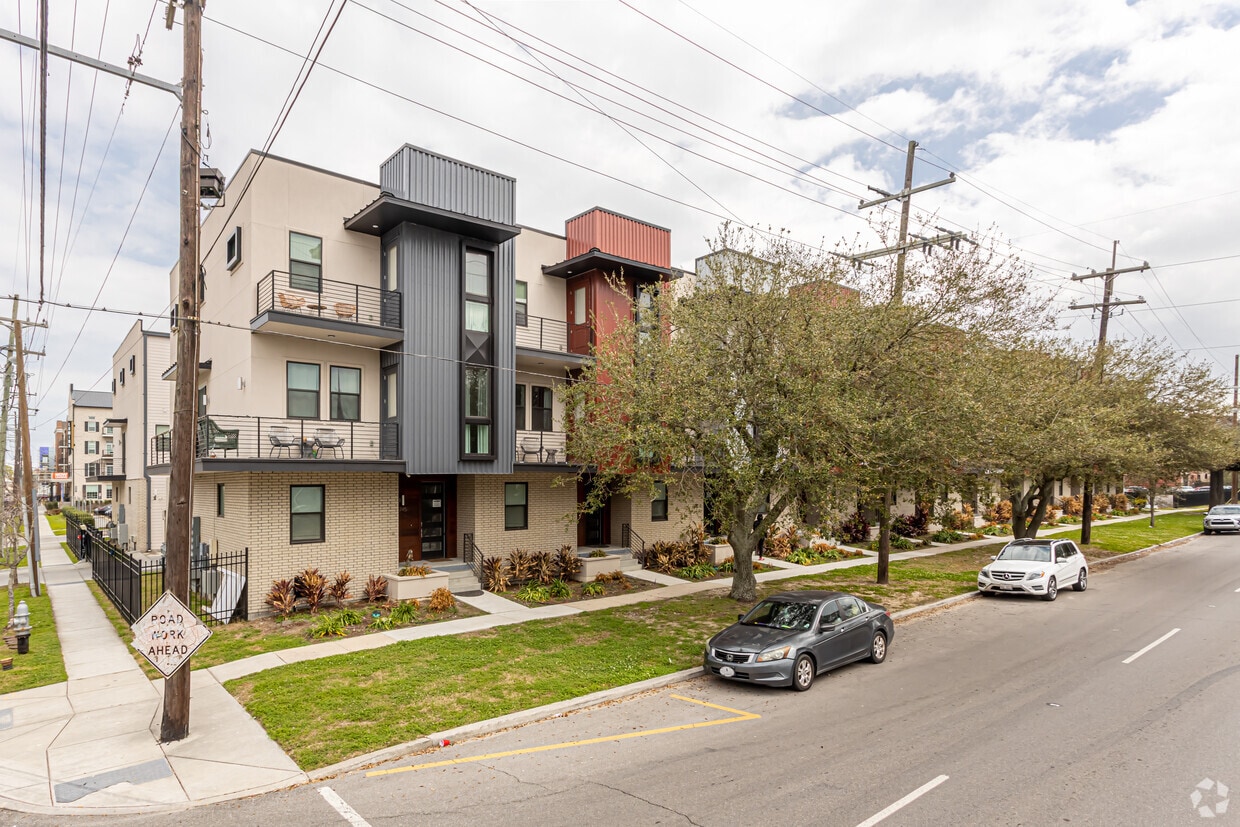 Primary Photo - 3701 Bienville St