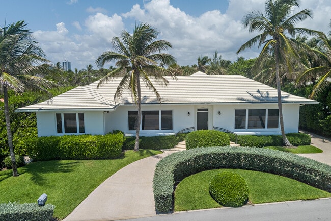 Building Photo - 1426 N Ocean Blvd