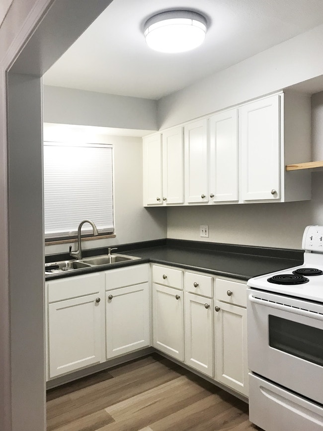 Brand new kitchen - 3038 Pemberton Dr