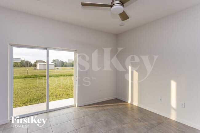 Foto del edificio - 588 Crown Rose Dr