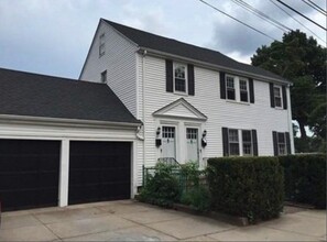 Building Photo - 55 Pond St