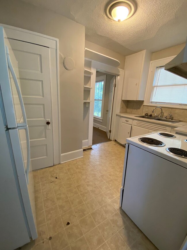 Building Photo - Perfect home with 2 kitchens at NCSU