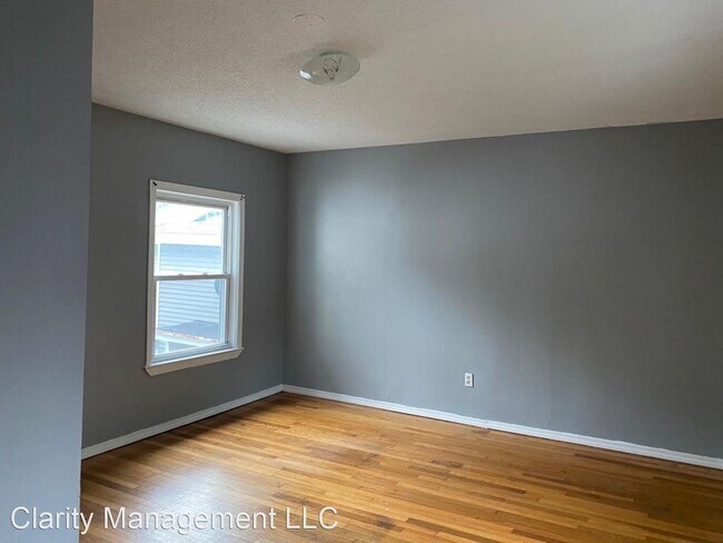 Building Photo - 3 br, 1 bath Apartment - 75 Richards street