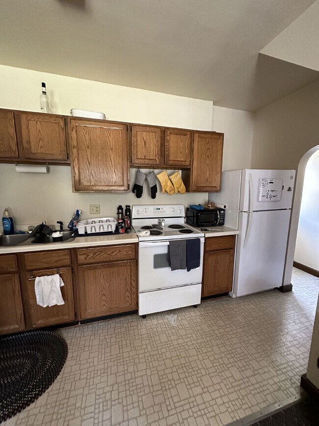 Foto del edificio - Exciting 3 Bed 1 Bath near UWEC! Available 1st June!