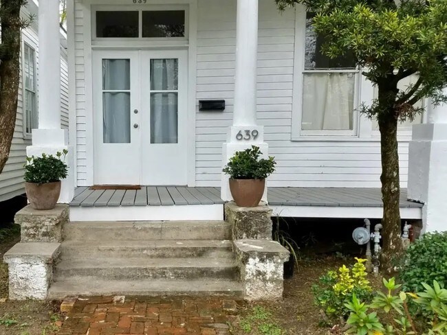 Foto del edificio - 639 St Joseph St