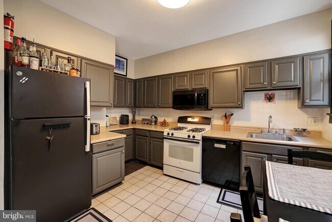Foto del edificio - 1725 Lanier Pl NW