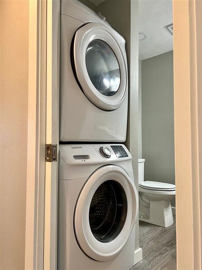 Foto del edificio - Charming Condo located in Auburn