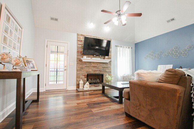 Building Photo - Pet Friendly Four Bedroom!