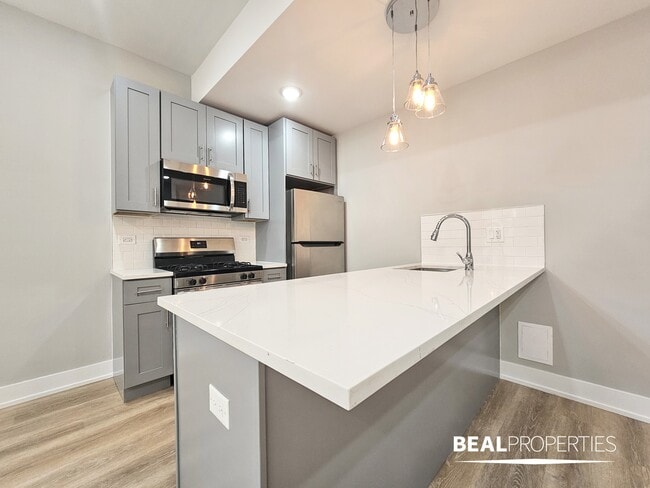 Building Photo - 438 W Belden Ave