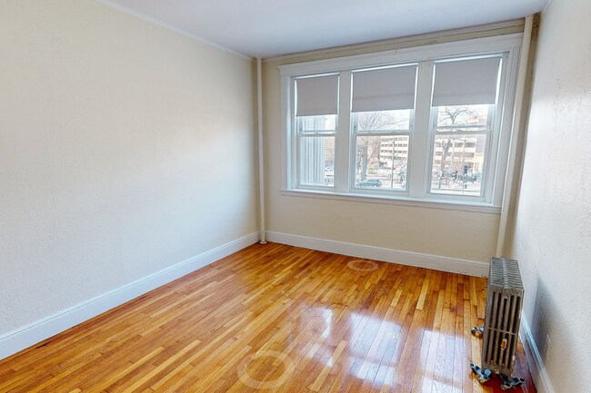 Foto del edificio - Avl NOW - No fee! Split 3BR near Cleveland Circle, B/C/D trains