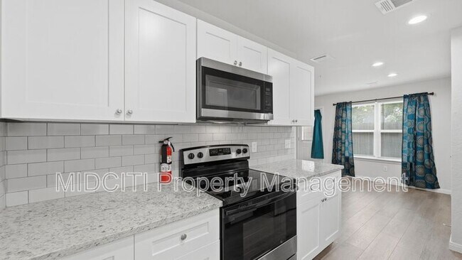 Building Photo - 224 Mar Hill St