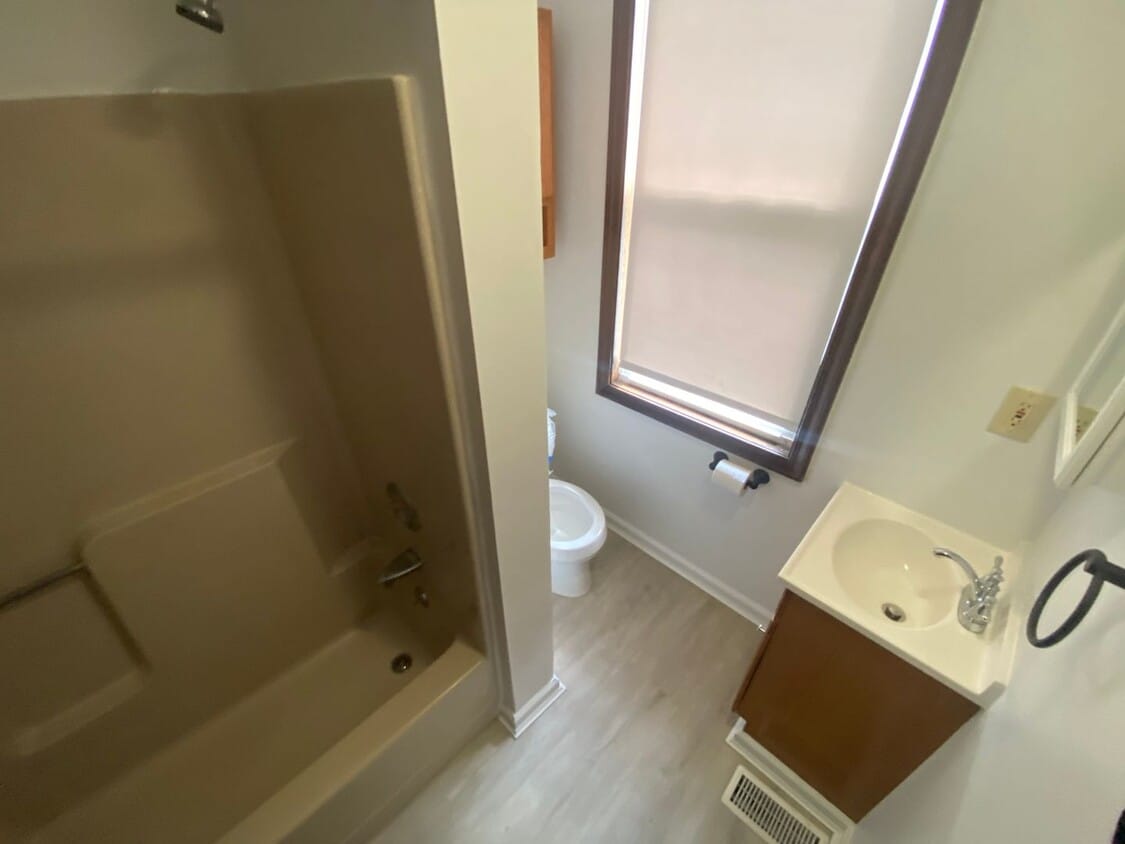 Photo - 9 Gillis St (Nashua, NH)