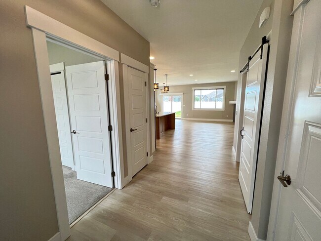 Foto del edificio - 3 Bed 2 Bath Beautiful Westend Home!