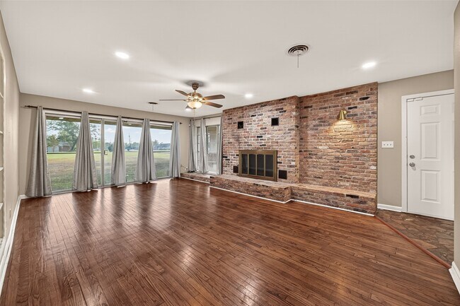 Foto del edificio - 10645 Oak Brook Dr