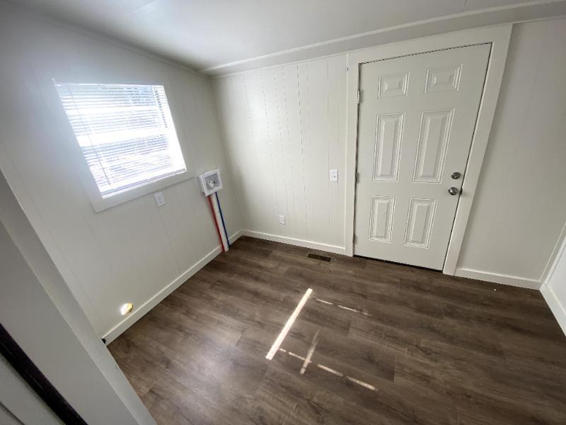 Building Photo - 450 E Church St