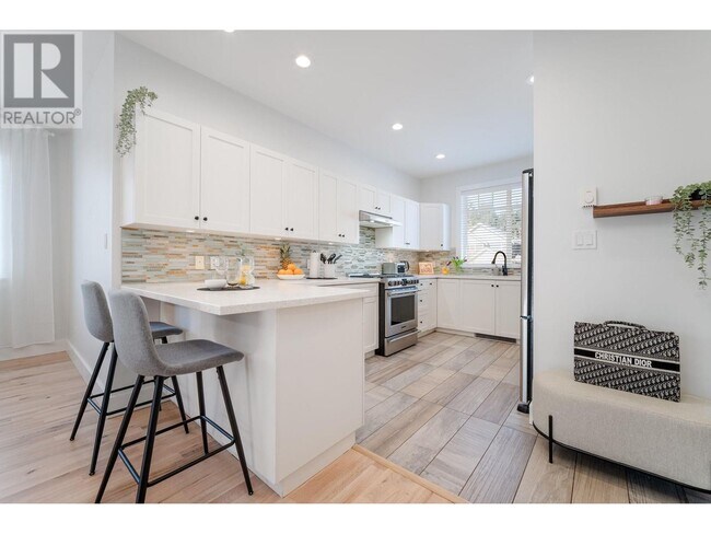 Building Photo - 1007 Balsam Pl