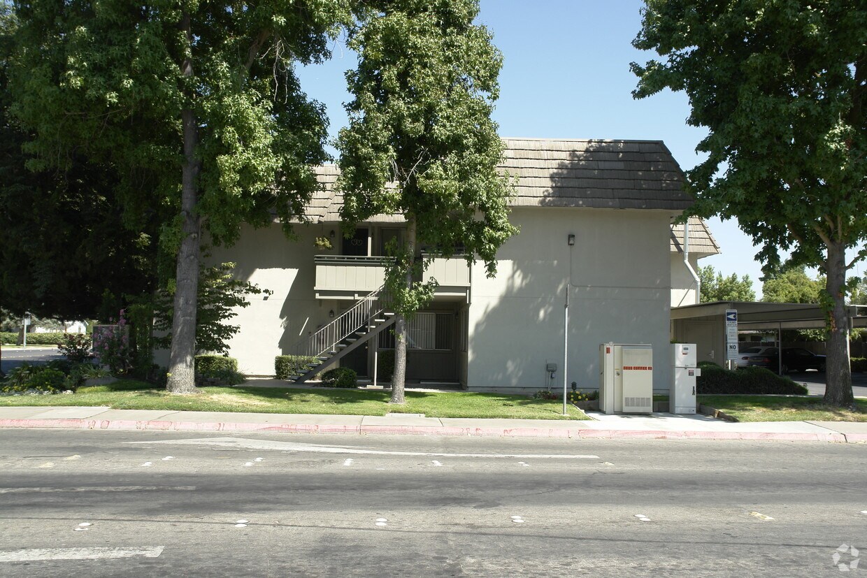 Chateau Apartments Apartments in Modesto, CA