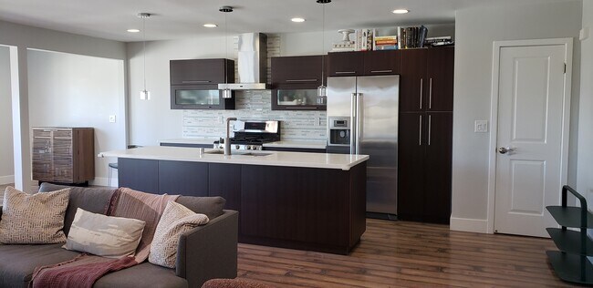 Foto del edificio - 11927 Laurelwood Dr