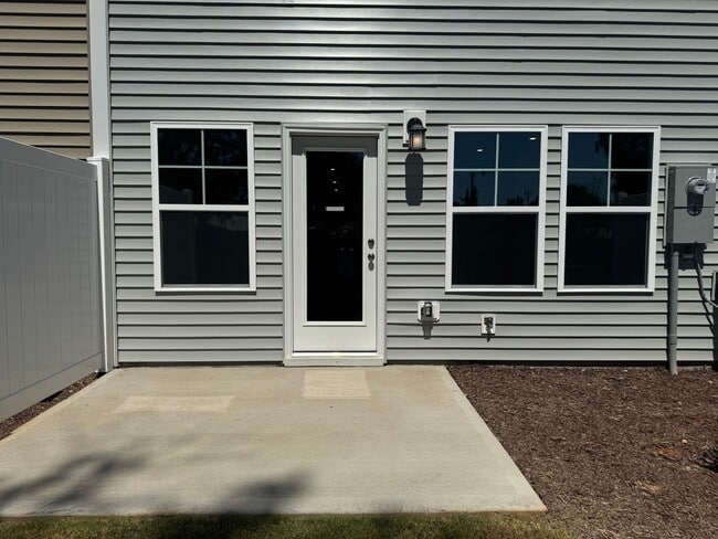 Foto del edificio - Brand new 3-bedroom / 2.5-Bath in the high...
