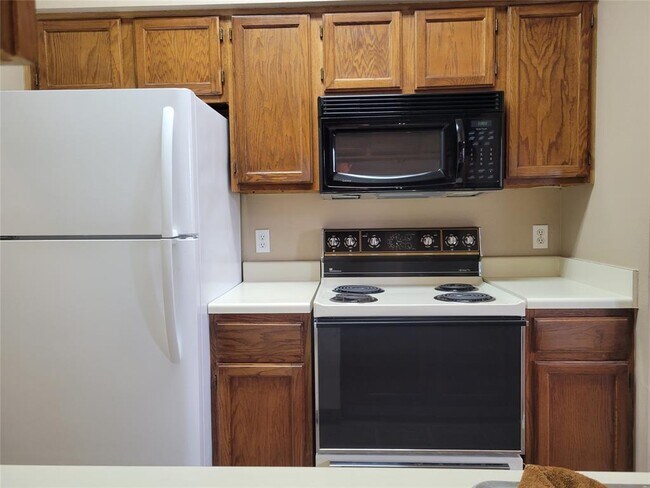 Building Photo - 6500 Harbor Town Dr
