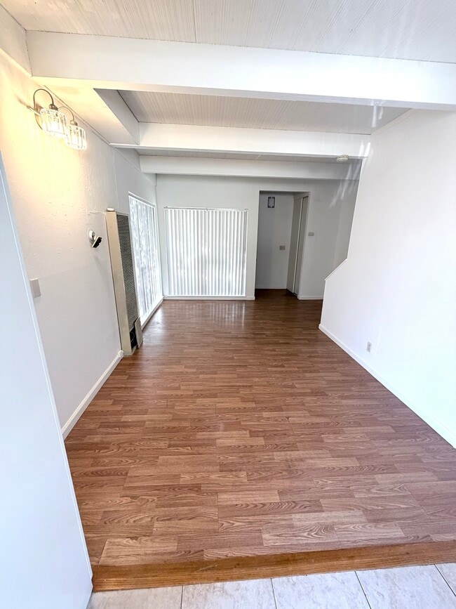 Foto del edificio - 7201-7245 Bark Ln